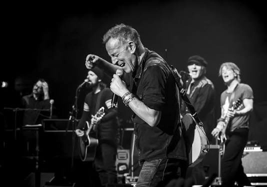 tonywlepore's tweet image. After 40+years of being the biggest rock star on earth, Bruce hasn’t stopped using his voice for justice. So happy but not surprised to see him on the right side of history  @SpringNuts_ @springsteen