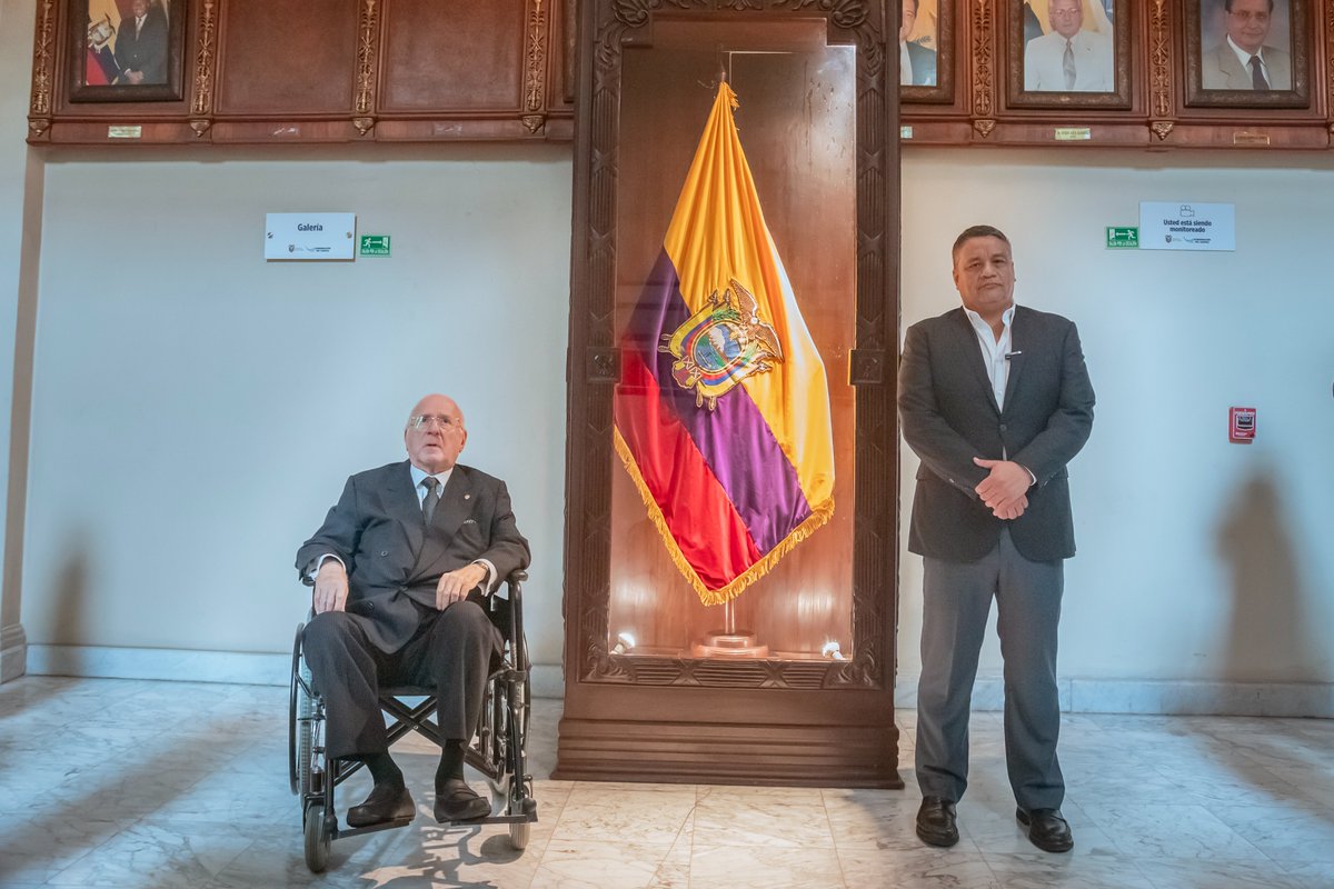 Fortalecer la cooperación institucional y el diálogo diplomático. El gobernador <a href="/josearevaloec/">José Arévalo</a> recibió en visita protocolaria al decano del @Hcuerpoconsulargye Xavier Simon, junto al director de <a href="/CTEcuador/">Comisión de Tránsito 🇪🇨</a> @jorgeQuintero y afianza la agenda articulada en beneficio de Guayas.