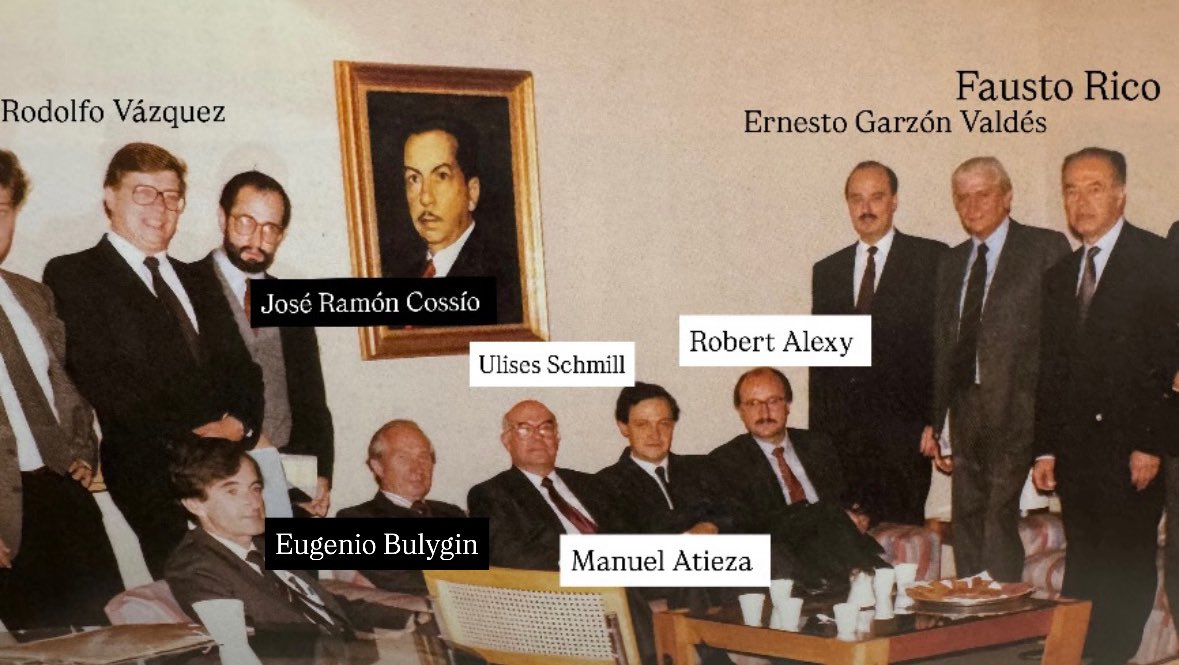 Chequen esta foto que me encontré. Al menos, un libro de ellos leímos en la carrera de Derecho: Rodolfo Vázquez, José Ramón Cossío, Bulygin, Atienza, Alexy, Fausto Rico, Ernesto Garzón Valdés y Ulises Schmill.