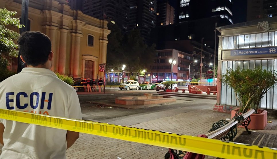 Balacera entre caribeños dejó un muerto y 3 heridos en Plaza Santa Ana: Vecinos denuncian que no pueden salir a la calle gamba.cl/2026/01/balace…