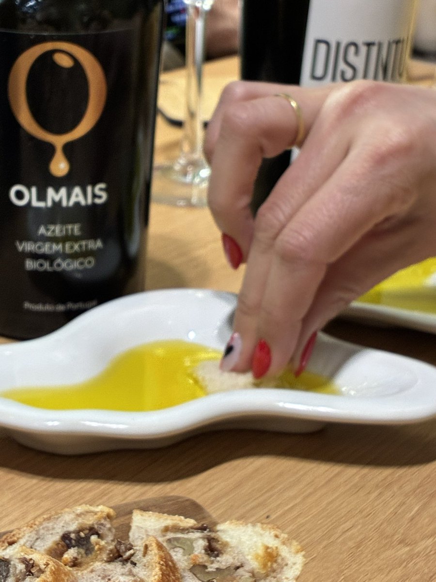 Destino_Sabor's tweet image. Pero también me encantaron los #AOVE, Aceite de Oliva Virgen Extra. Una pasada; tanto las variedades de “Tierras Cálidas” como los de “Tierras Frías”.

En la región de #TrasOsMontes se dan variedades únicas.

#VisitPortugal #TurismoPortugal #TrasOsMontesGastronomy