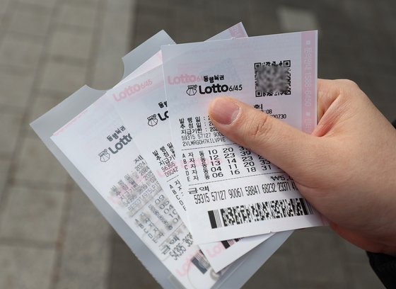 hangul's tweet image. 만약 이번 주 로또에 당첨되어 세후 30억을 받는다면 주말에 무엇을 하고 싶으세요?