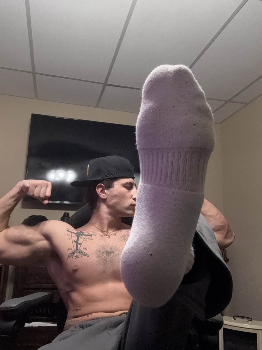 MasterColt1's tweet photo. Tight white socks are your weakness 🤑 https://t.co/pNaib7cImX
