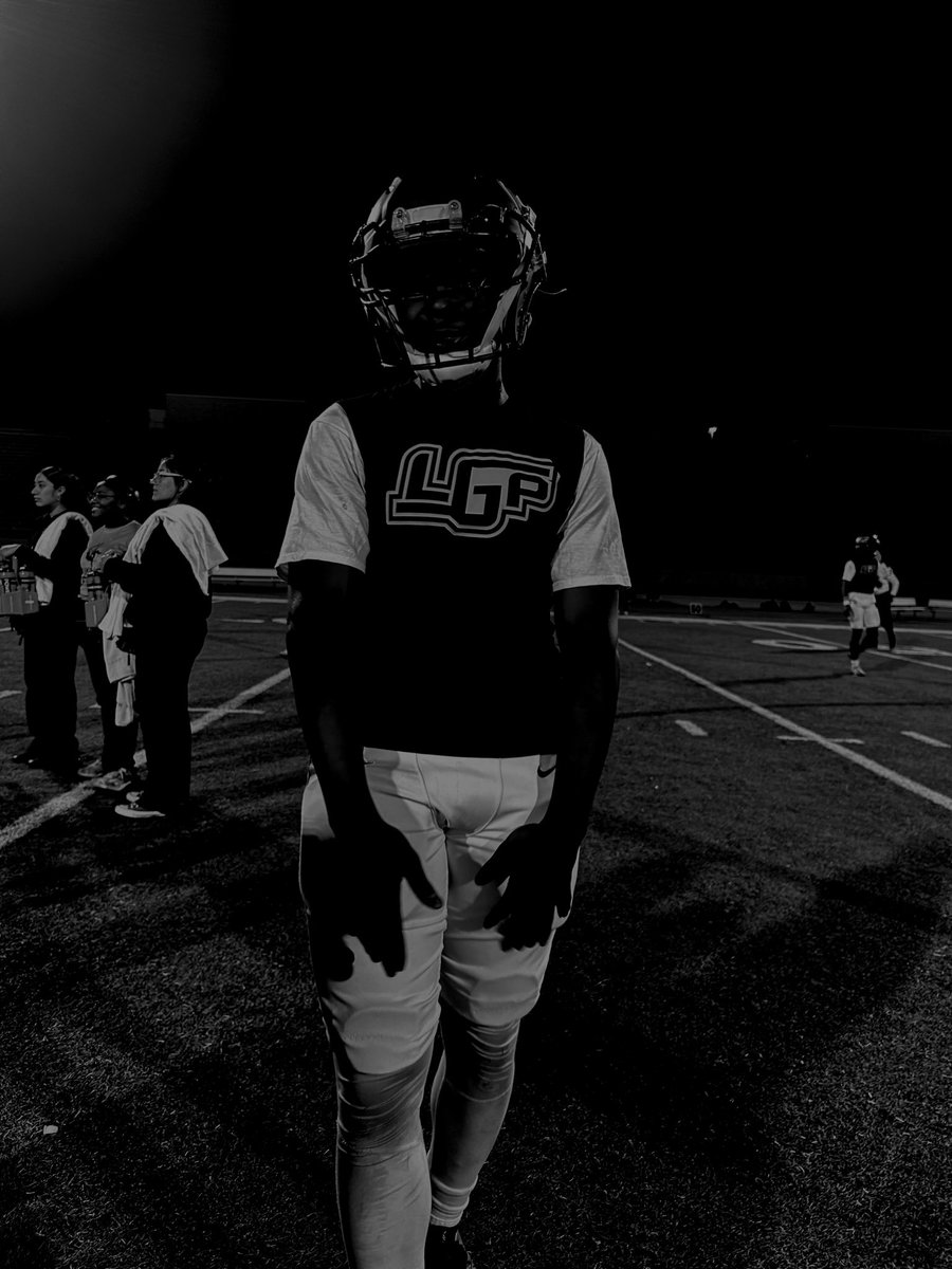 BKeeez95269's tweet photo. Heard that hit? Lit em up #football #Freshman #ball #LMSY https://t.co/NR7niCs4JF