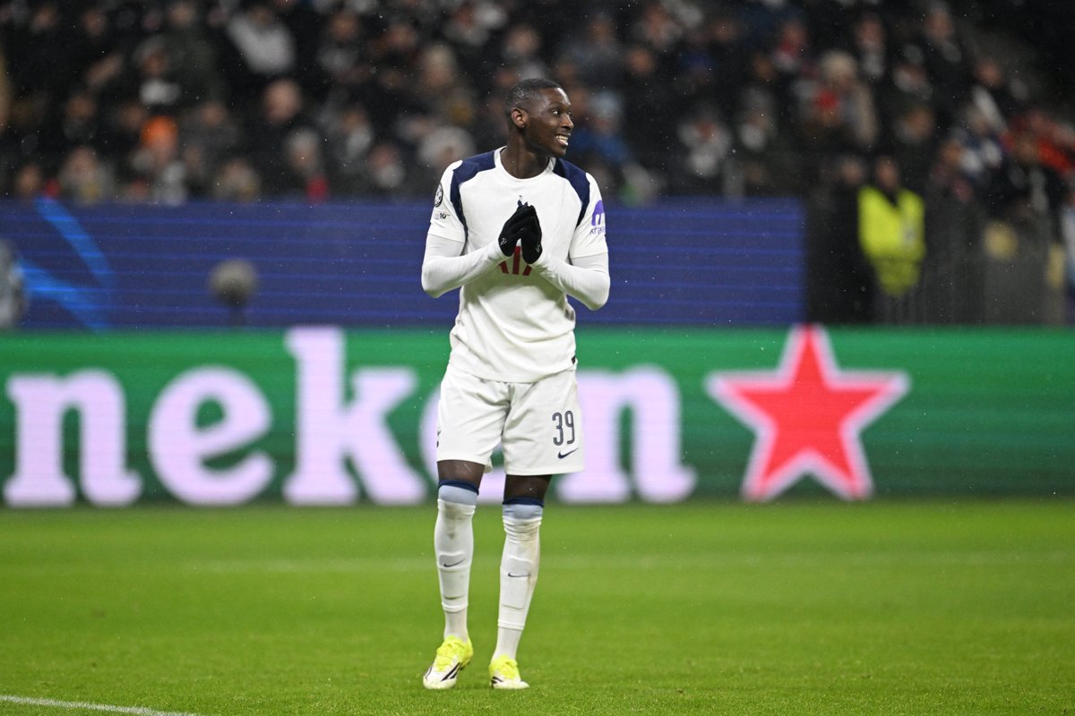 premierleague's tweet image. How about that for a night in the Champions League for Premier League sides 👏

@Arsenal 3-2 Kairat
Frankfurt 0-2 @SpursOfficial 
@LFC 6-0 Qarabag
@ManCity 2-0 Galatasaray
Napoli 2-3 @ChelseaFC 
PSG 1-1 @NUFC