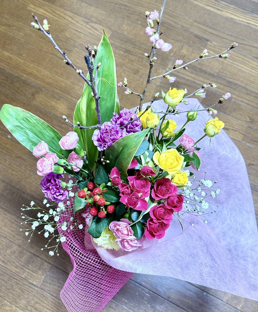 【神人 今日の一言2026.1.29】
〜ひと〜

肉体のある靈人
肉体のない靈人
どちらも同じ靈人なのです

現次元世界を中心に活動する存在
異次元世界を中心に活動する存在
どちらも同じ存在なのです

生きているひと
死んでいるひと
どちらも同じひとなのです

人＝靈人（ひと）