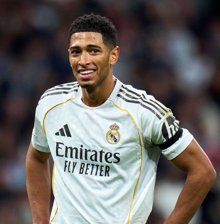 Se han arrastrado 90 minutos y el del banquillo no ha tenido los huevos ni de hacer el amago de quitarles. Qué vergüenza.