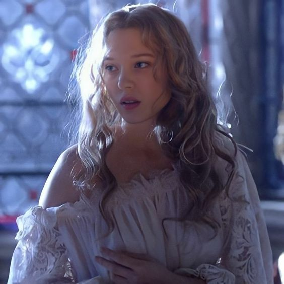 TheCinesthetic's tweet photo. lea seydoux in la belle et la bete https://t.co/6iSLq6gval