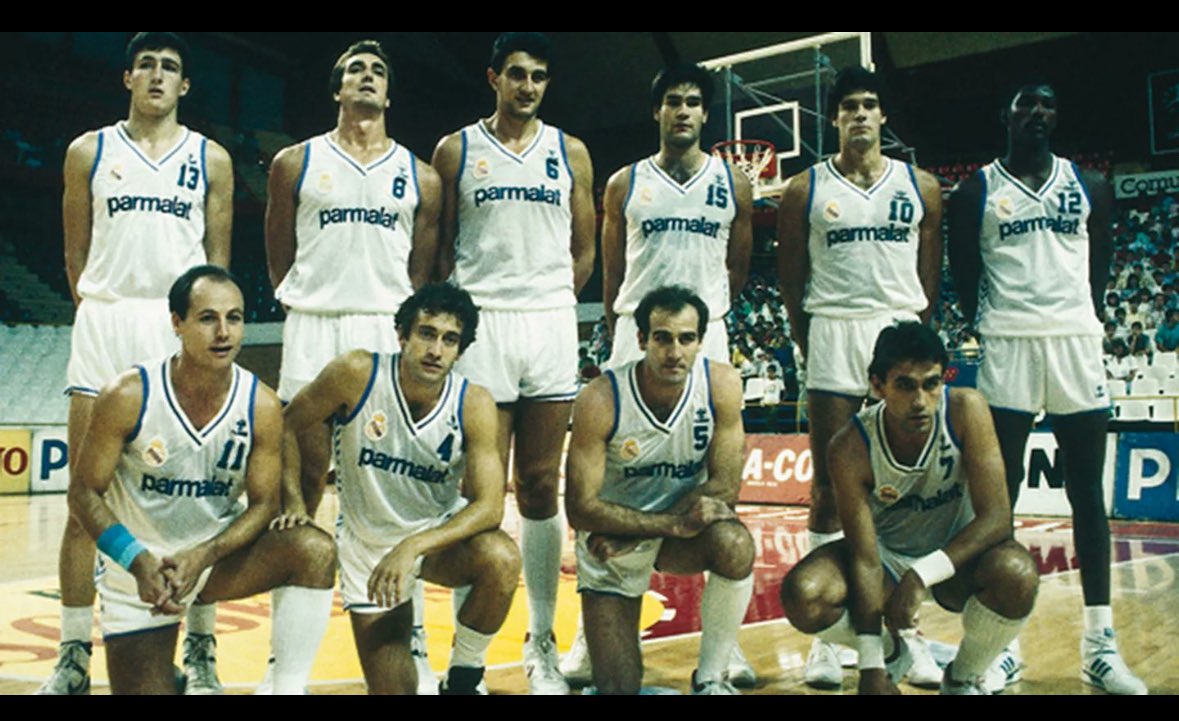 maragotayenano2's tweet image. Equipo del @RMBaloncesto ganador de la Korac de 1988. Muchos recuerdos. Fernando y Brad ya en el cielo luchando en la pintura. 😞