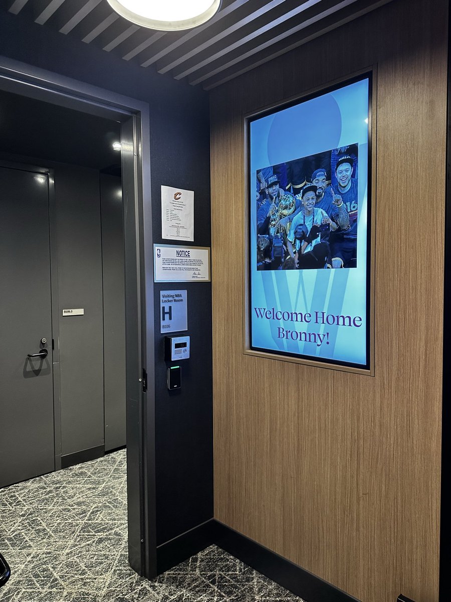 The Cavs welcome LeBron, Bronny, and the Lakers to Cleveland 👑

(via <a href="/mcten/">Dave McMenamin</a>)