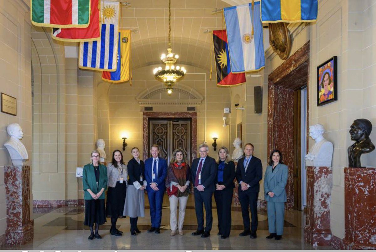 <a href="/Lauraggils/">Laura Gil</a>, Secretaria General Adjunta de la <a href="/OEA_oficial/">OEA</a>, da la bienvenida a las y los Embajadores de Suecia ante América Latina y el Caribe en un espacio de diálogo sobre los desafíos regionales y globales.