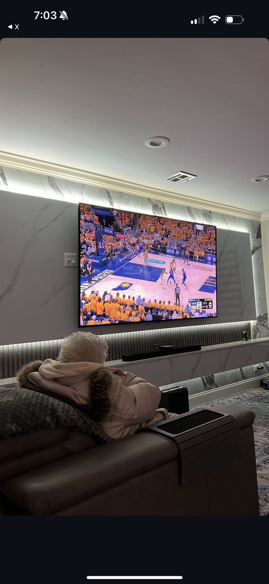 ExSZN's tweet photo. @dep0rtex @SilkysBurner i had a million dollar home BUILT in NY with 1.3 acres , look at how i watch TV , look at how my dogs run around enjoying life. Im a high school dropout, not a broke retard. i dont flex tho so i see why ya think im an idiot 🥱. https://t.co/HzVxs4ISCM