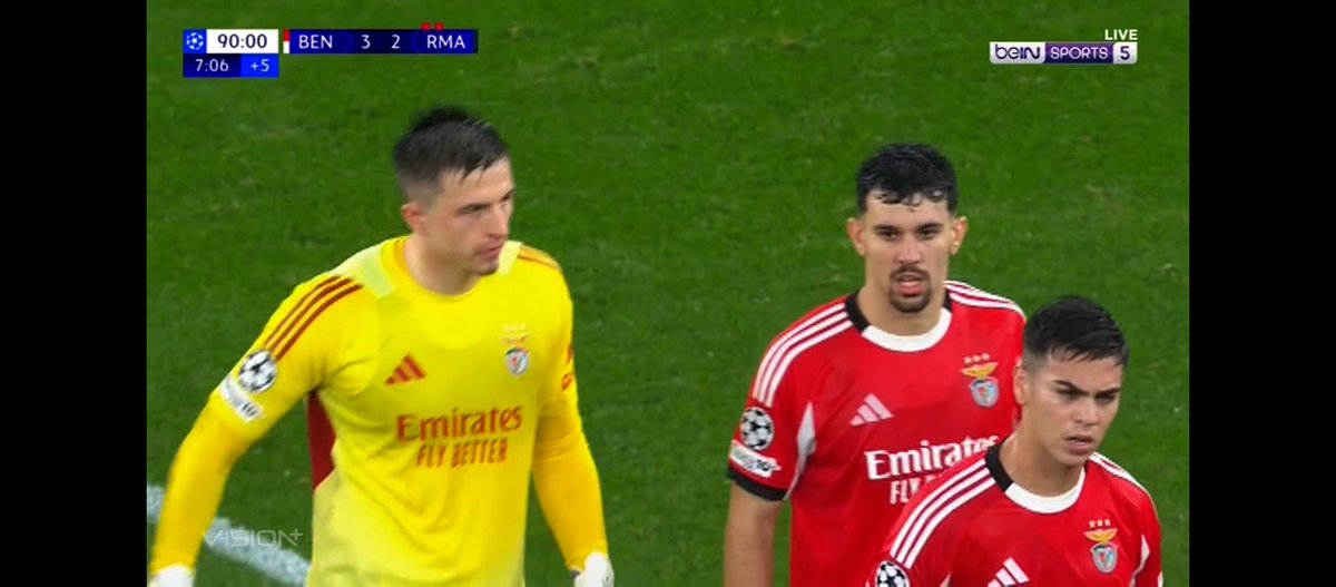 kupangwleowleo's tweet photo. @idextratime KIPER BENFICA MAJU COOO BENER" DI RENDAHIN WKWKWKWK https://t.co/7aXutQbIPC