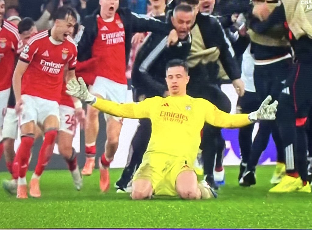 TheMahleek's tweet image. Dey play 😂😂😂😂😂