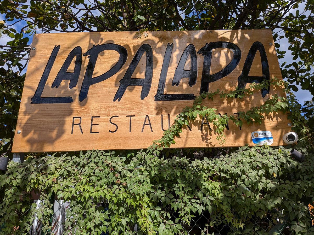 この辺はやはりビットコイン使えるマークはたくさん。実際どれくらいの頻度で使われてるのかは気になる