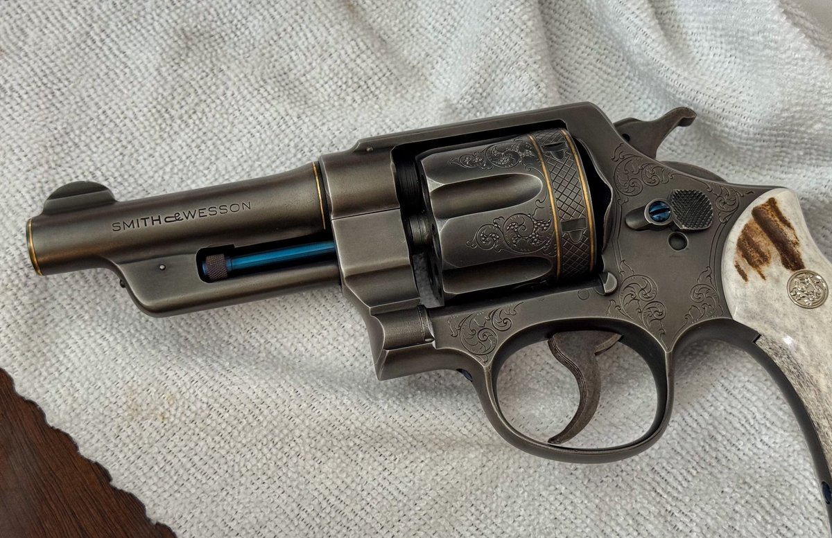 This was before backgrounding but slightly better lighting, I gotta show off how nice my nitre blued ejector looks 🙂