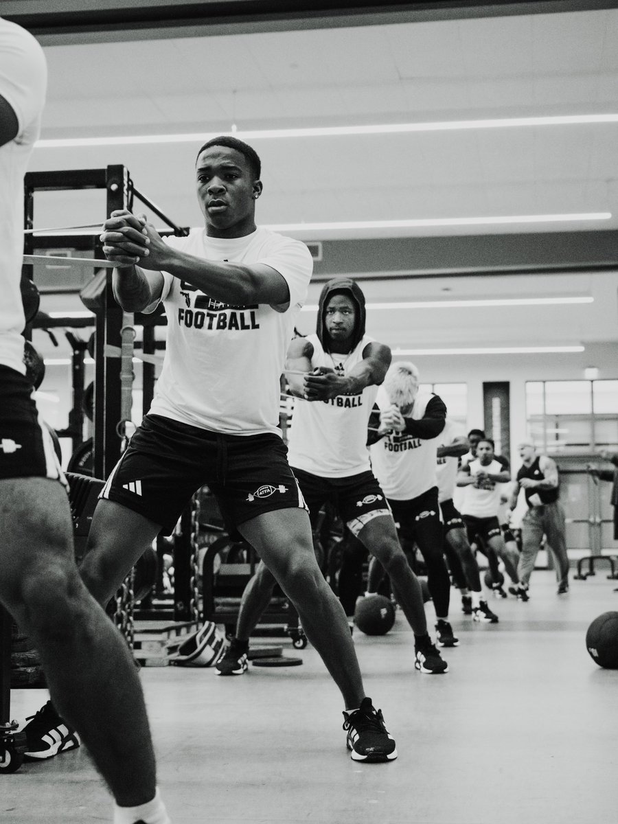 FAUFootball's tweet image. 𝐖𝐎𝐑𝐊 𝐖𝐄𝐄𝐊 🗣️

#WIP🏝️