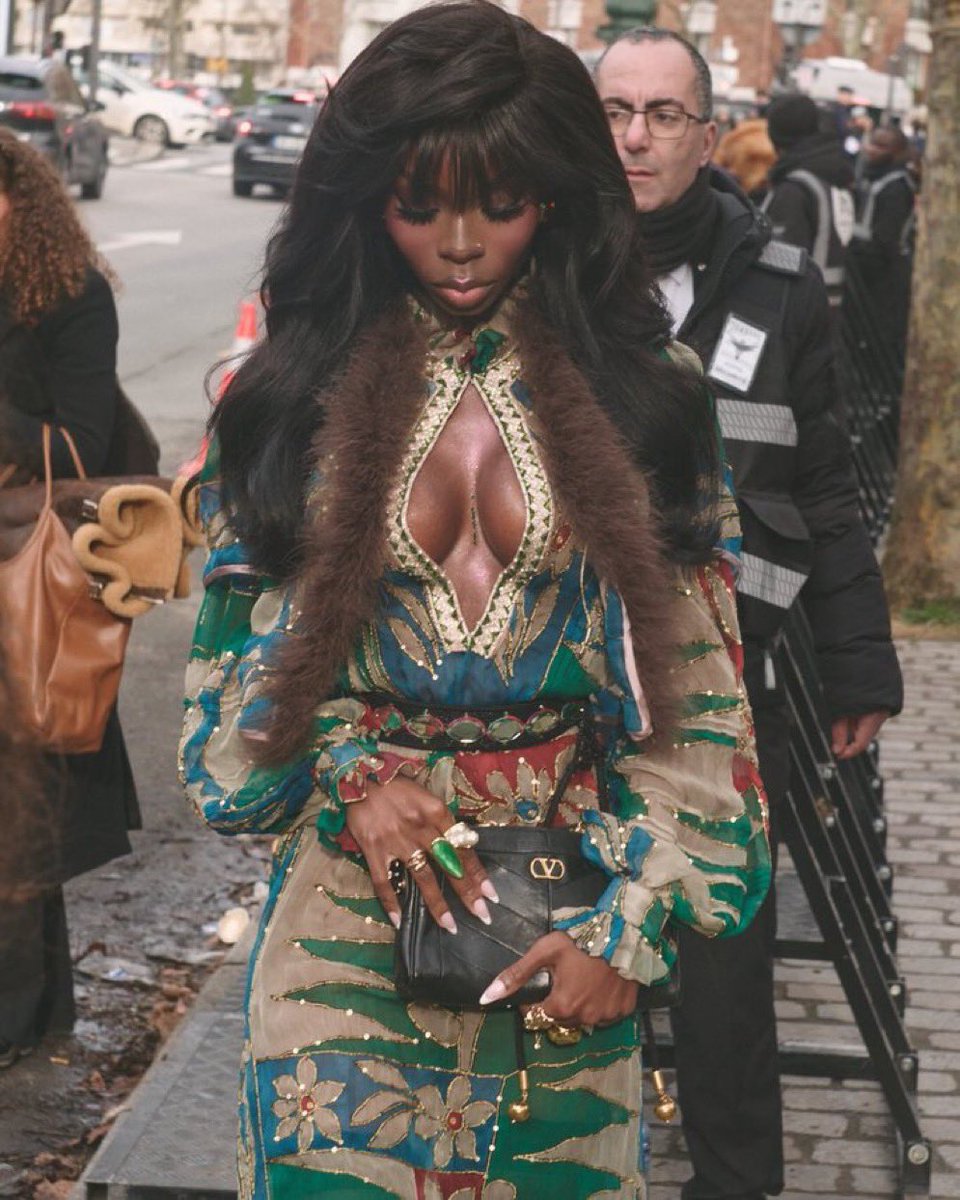 shawnsatellites's tweet image. OOOOU THIS PHOTO HENNI