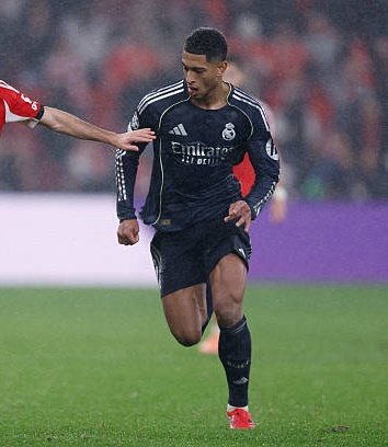 (fan) REAL MADRID FANS 🤍 tweet media