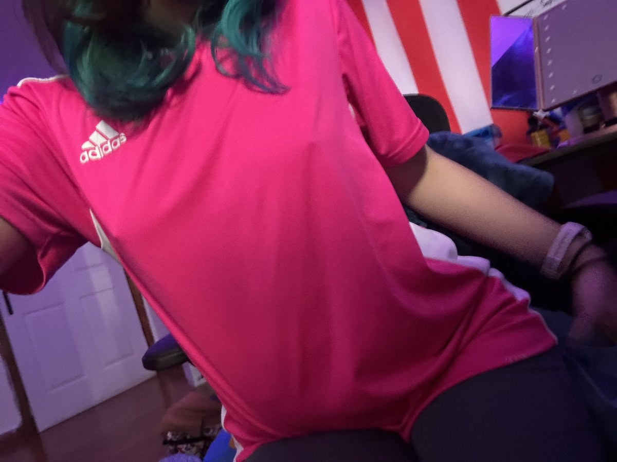 ...looking pretty submissive and breedable rn..... #sub #latina #needy