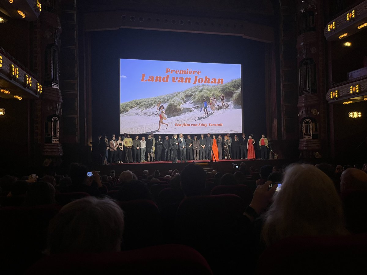 Gisteren de première van Land van Johan, de nieuwe van <a href="/eddy_terstall/">Eddy Terstall</a>.
Een heerlijk epos over de levens van verschillende mensen wier levenspaden kruisen van 1966-1980. Een fenomenaal tijdsbeeld dat schuurt en voor een lach zorgt. Een hele dikke aanrader voor alle generaties.