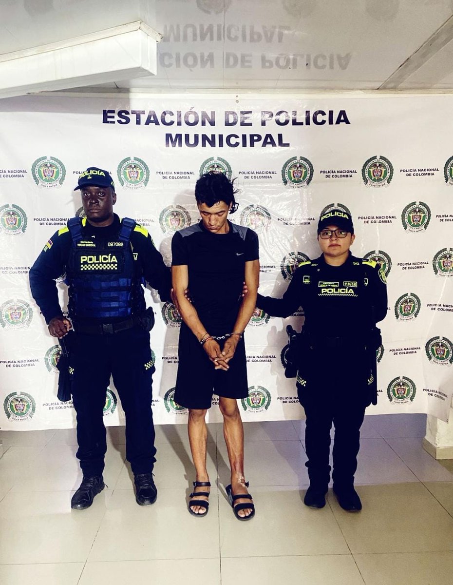 comgeser's tweet image. La Unidad de Seguridad de @EMCALIoficial ,la @PoliciaCali   Estación Municipal y la información de la comunidad B/ el Troncal de @AlcaldiaDeCali logran contrarrestar presunto hurto de infraestructura de Servicio Públicos .Denuncie a las líneas 602 3250000 ó a la  policía 123