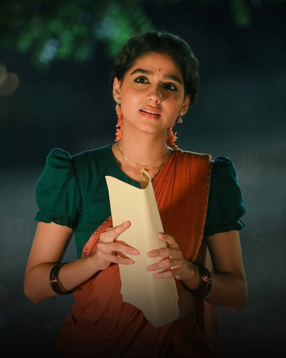 Nandhan_Talkz's tweet photo. #Champion

தமிழ் டப்பிங் ரசிகர்களுக்கான அடுத்த விருந்து வந்தாச்சு.

தெலுங்கில் சக்கை போடு போட்ட படம்.

ஒரு பீரியட் ஸ்போர்ட்ஸ் ஆக்சன் டிராமா வகை. உண்மைச் சம்பவத்தை தழுவி எடுக்கப்பட்டது போல.

நம்ம அனஸ்வரா-வுக்கு தெலுங்கில் அறிமுக படம். அவங்க ரோலும் செம்மையா இருக்கும்னு விமர்சனங்கள் அப்போவே பார்க்க முடிஞ்சது.

படத்துக்குமே விமர்சனம் & வசூல் ரெண்டுமே நல்ல ரெஸ்பான்ஸ் கிடைச்சது.

இப்போ Netflix-ல வந்திருக்கு மக்களே ✌️

அதுவும் தமிழ் டப்பிங்குடன் 🙌

அப்புறம் என்ன என்ஜாய் பண்ணுங்க ✌️