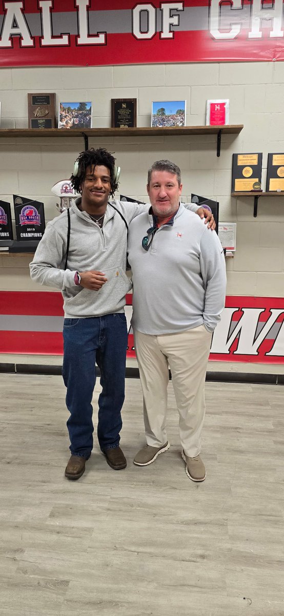 KamS_2026's tweet photo. I had an amazing visit to Huntington college today!!! Thank you for having me and my family!!! @coachHicks_DC @awtrammell @HawksFootball https://t.co/Fl7lfTzK3W