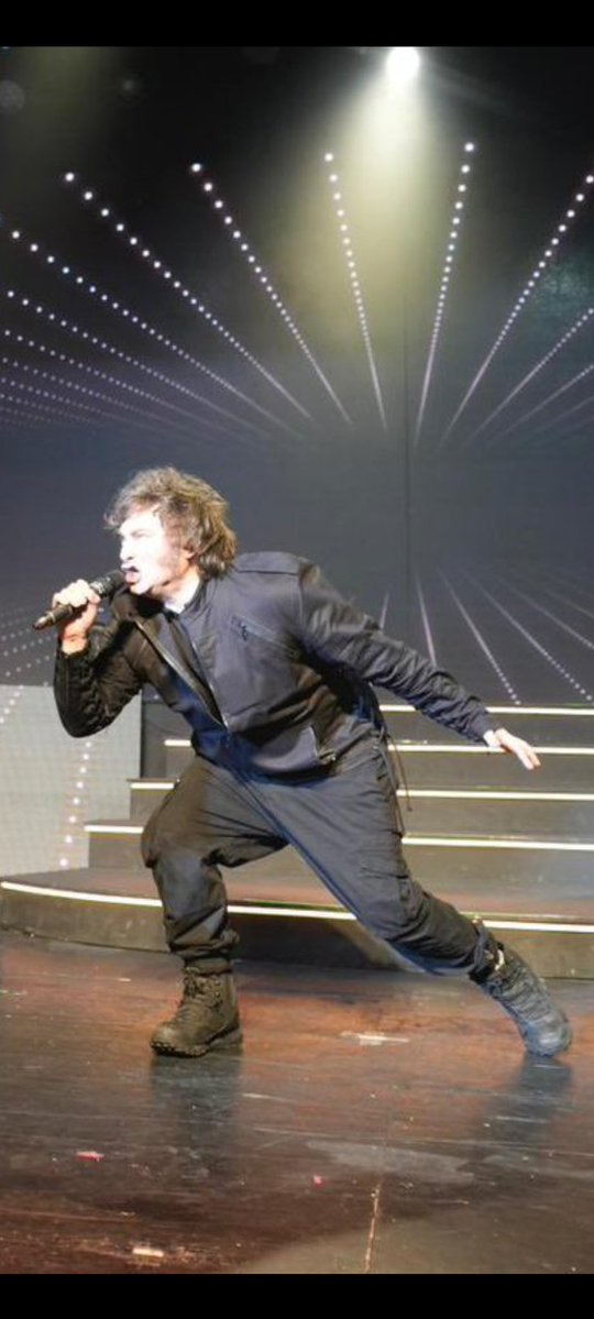 cadavezmask's tweet image. algún día le tendrán que explicar a sus nietos que este subnormal gobernó el país durante casi 3 años