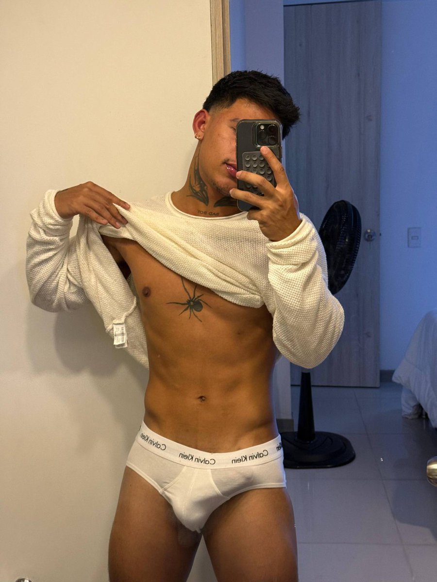 freycantilxx's tweet photo. Suficiente grande para ti? 🤪🍌 https://t.co/xnAzFUxJFX