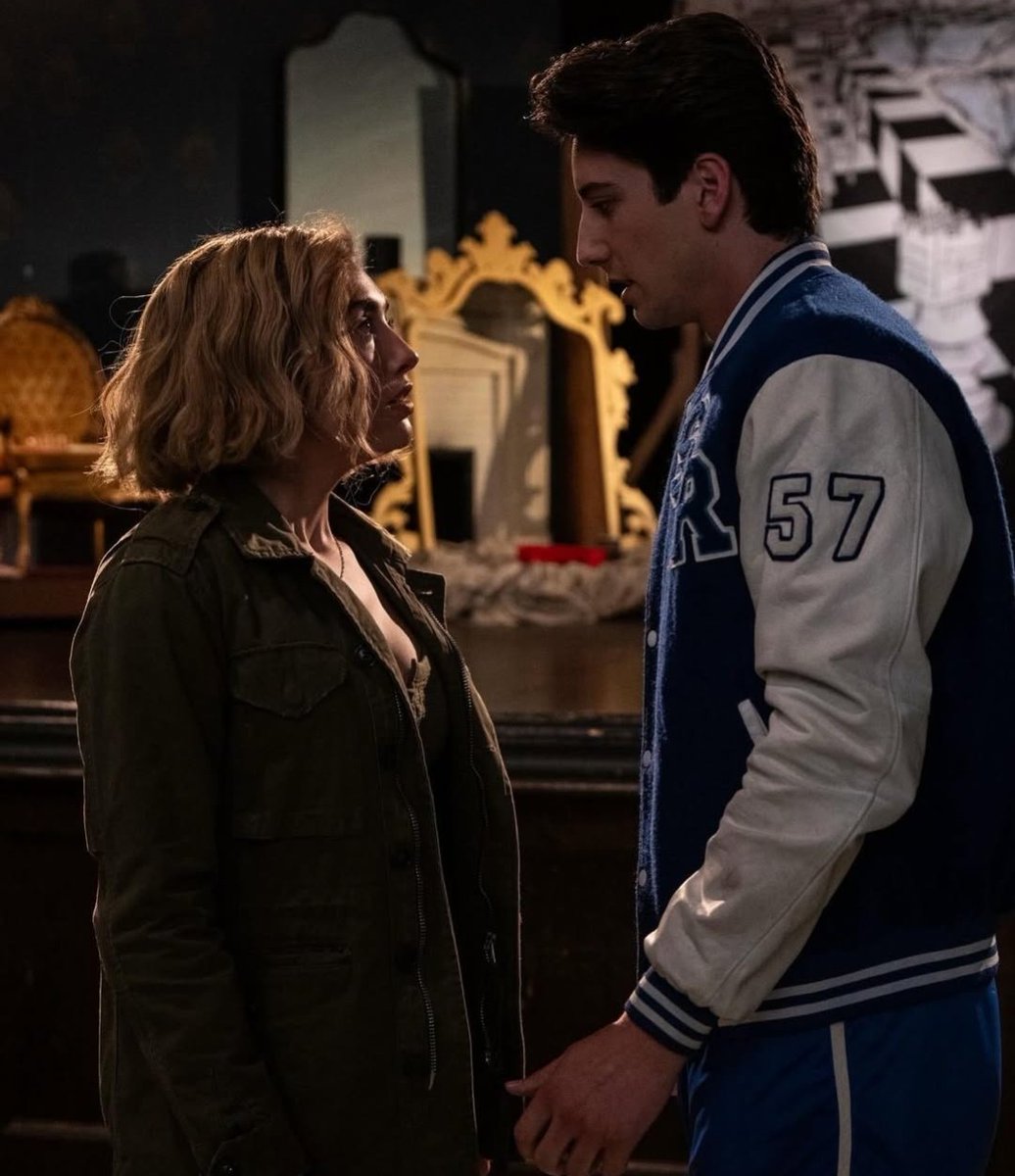 kazskruge's tweet image. A girl and a ghost 🤧