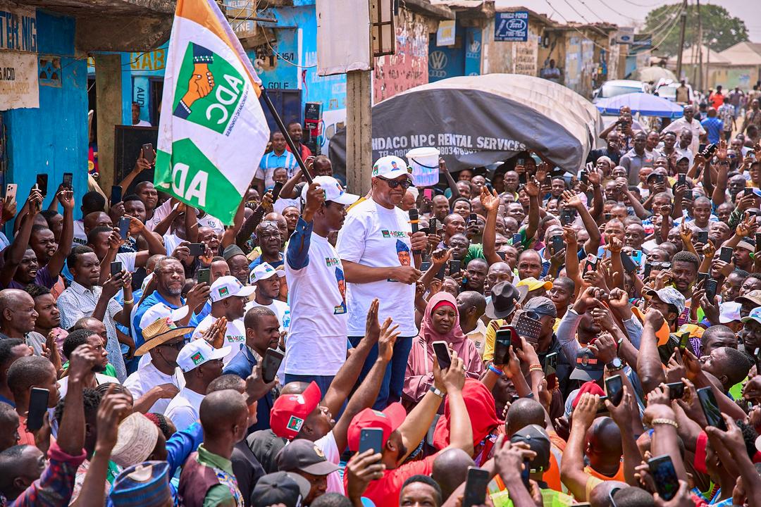 PeterObi's tweet image. Engaging directly with the Grassroots.
 
Today, at 6:30 a.m., I set out from our office in the Abuja Municipal Area Council (AMAC) with a clear mission: to engage directly with the grassroots and drive home our vision of leadership that genuinely serves the people.

I made my…
