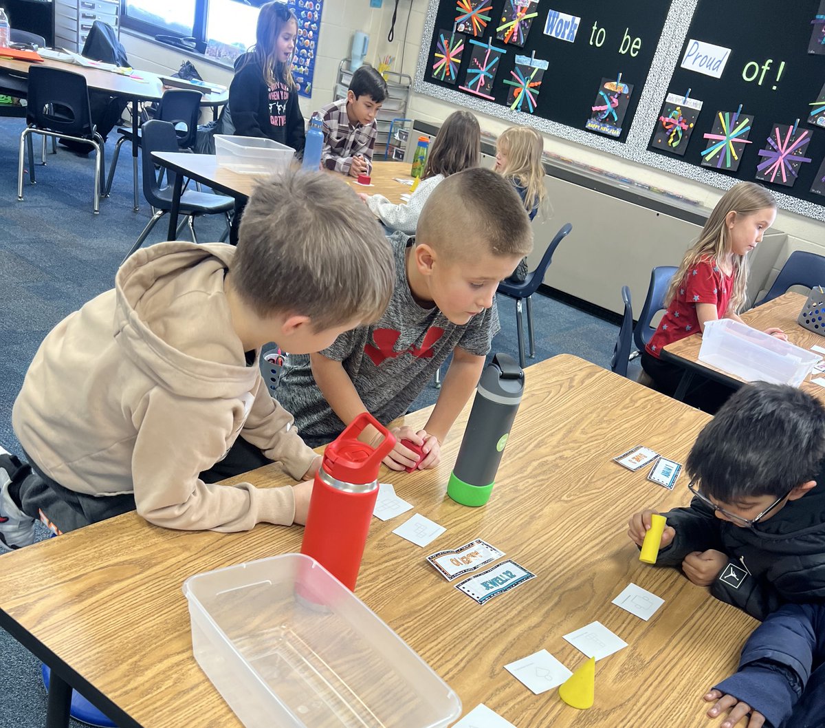 awlsmo's tweet photo. Fun collaboration while predicting and sorting shapes with friends! #POG #communicationandcollaboration https://t.co/aCdWvP47Td