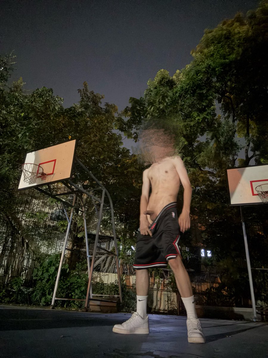 球打到一半還要被命令曝露雞雞🥵