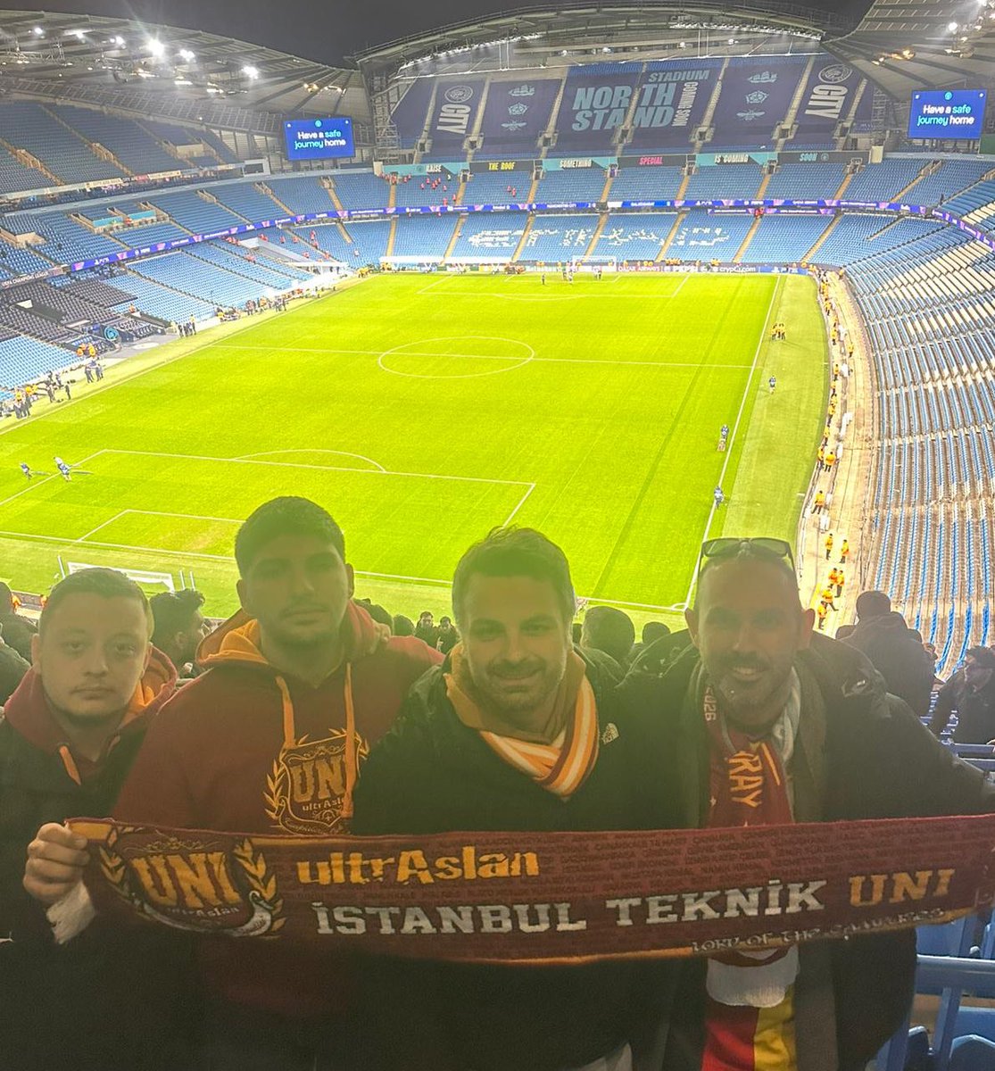 Şanlı Galatasaray bu taraftarın seninle yaşar!

Bugün Galatasaray’ımızı Manchester City Karşılaşmasında Yalnız Bırakmadık!

#ultrAslanUNI