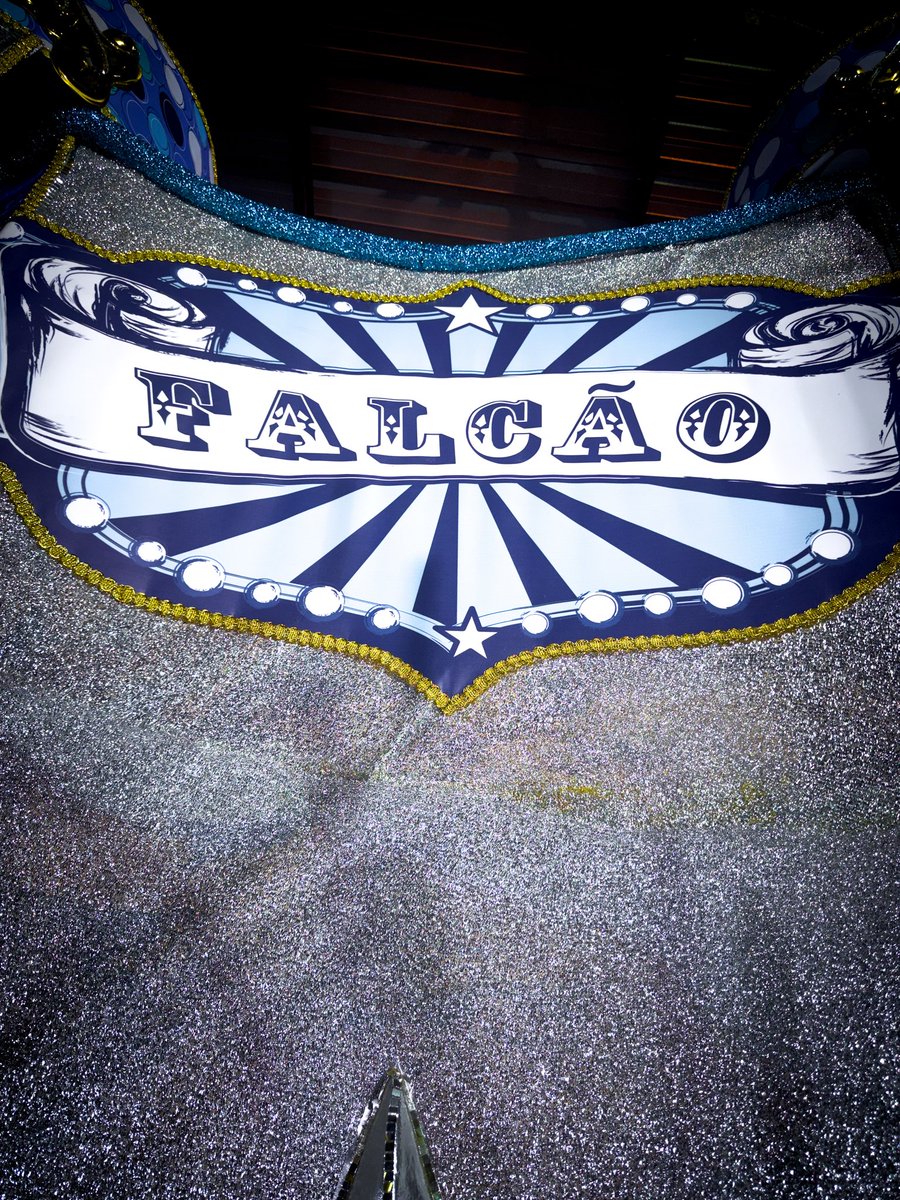 Ela avisou que vinha palhaçada… e entregou tudooo! 🤡😂
Minha carnavalesca passa o perrengue junto e, dessa vez, resolveu subir no carro com a repórter. Gente, vê se pode! Só rindo mesmo! 🤣🎭”

#Arranco #Carnaval2026 #SerieOuro