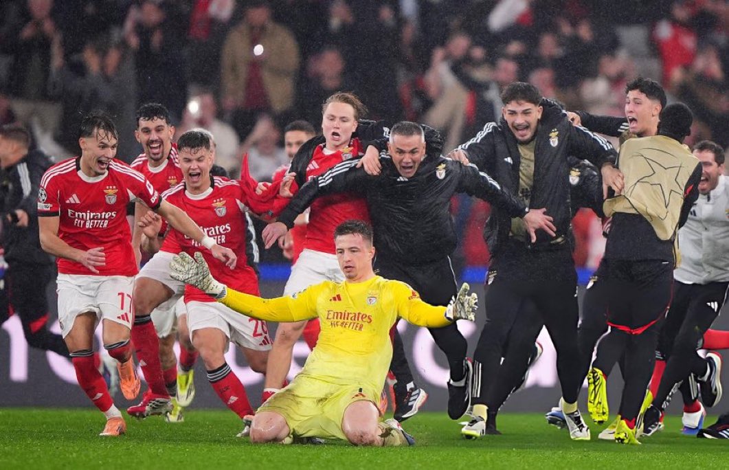 souooliveirawd's tweet image. Como é suposto dormir depois disto tudo! Estou cheio de adrenalina, já vi o golo 20 vezes, só quero ver o resumo outra vez, só quero voltar atrás e viver este jogo todo de novo.

Amo-te Sport Lisboa e Benfica❤️