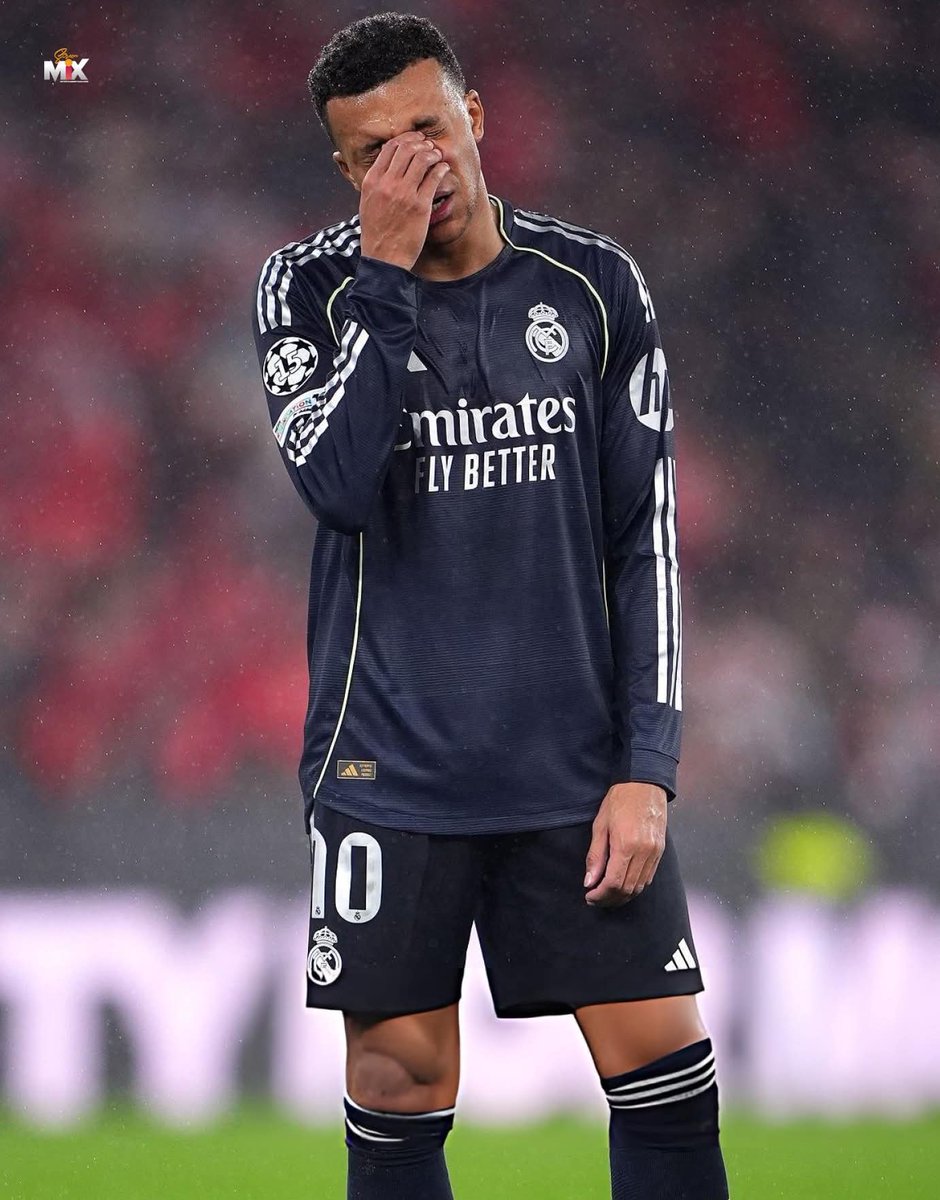 ScreenMix's tweet image. مهما كنت حزين تذكر أن :

الغني يسجل في مدريد
الفقير يسجل في مدريد
المدافع يسجل في مدريد
حتى حارس المرمى يسجل في مدريد
أما الخامس فسجله رافينها في ريال مدريد