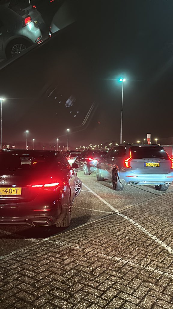 Geweldig geregeld op p2 bij de arena
Sta je al een half uur vast op een parkeerplaats 
Goed voor het milieu 
#gemeenteamsterdam #femkehalsema
#femkeout