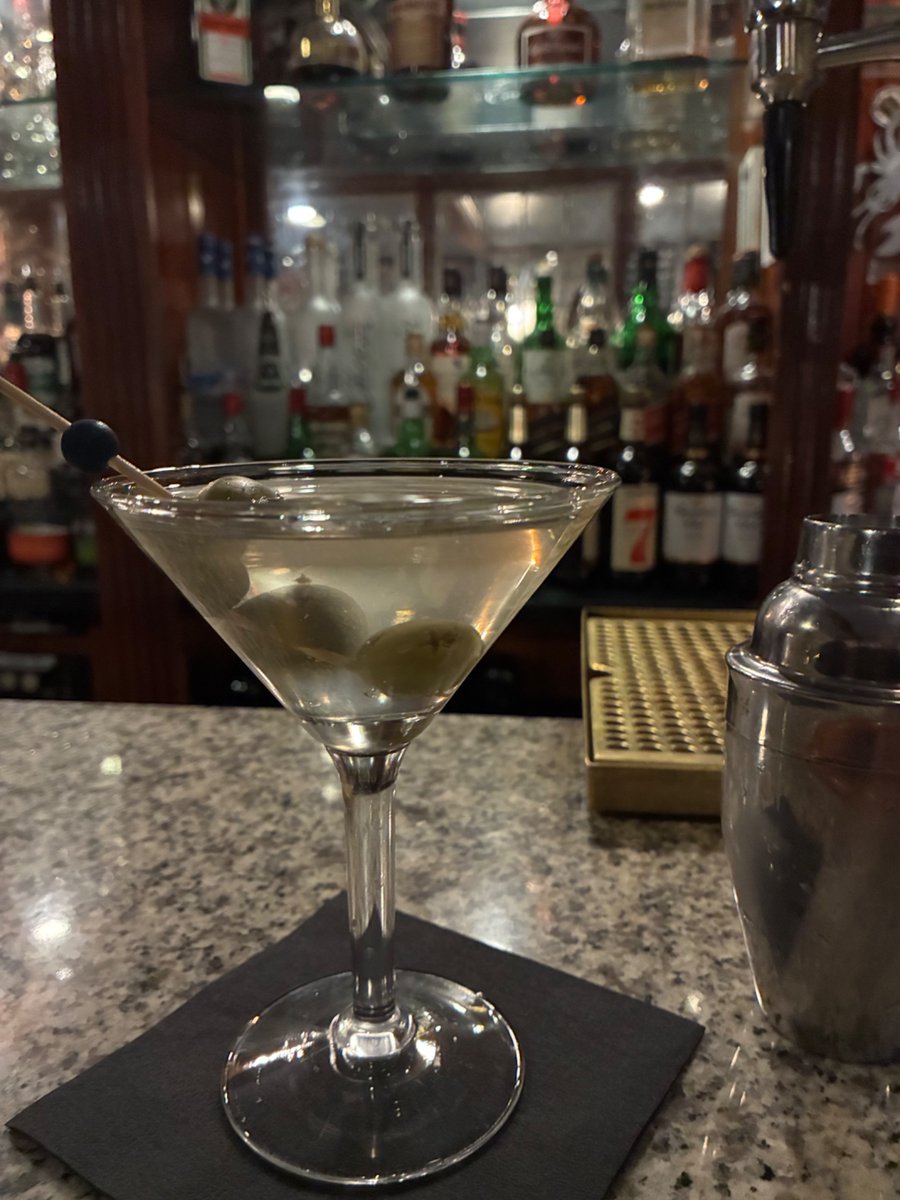 CapeCodBars's tweet image. This past Friday &amp;amp; Saturday experienced some wonderful entertainment on #CapeCod. 

1st ever Cape Cod Symphony show Saturday &amp;amp; attended a very funny play at the historic #Barnstable Comedy Club Friday. Drinks at The Dolphin #BarnstableVillage after the play Highly recommend both!