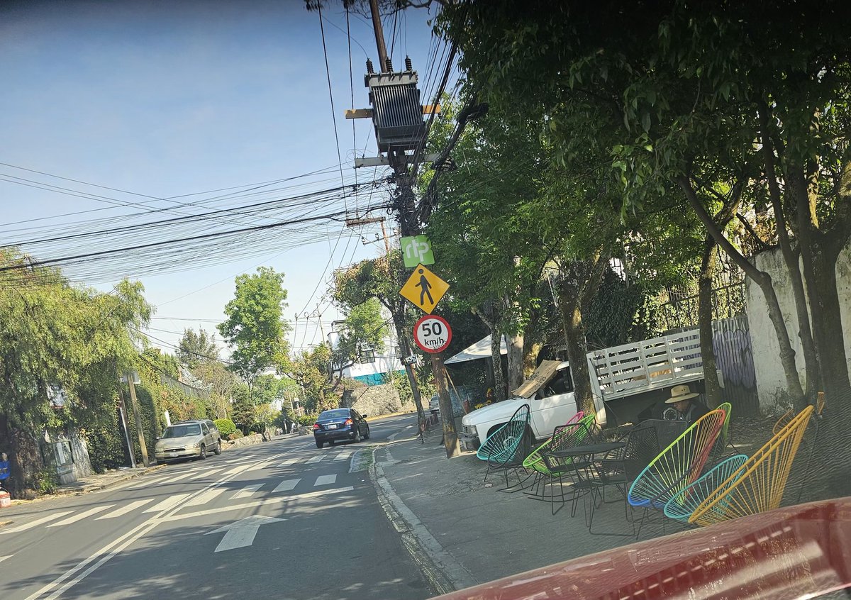 Nos invaden los vendedores ambulantes y NO HAY AUTORIDAD que haga algo, se han reportado y NO PASA NADA calle Ocotillos esquina Desierto de los Leones Tetelpan <a href="/AlcaldiaAO/">Alcaldía Álvaro Obregón</a> <a href="/SeGobCDMX/">SEGOB CDMX</a> <a href="/LopezCasarinJ/">Javier López Casarín 💥🚀</a> <a href="/inveacdmx/">INVEACDMX</a>
