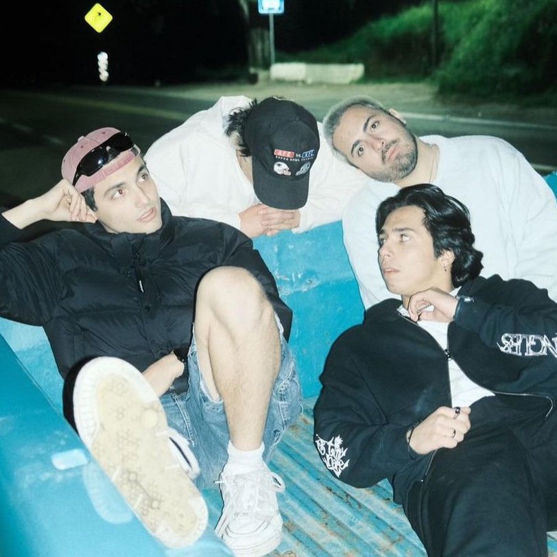 humbereport's tweet image. .@RollingStoneMX menciona a #HUMBE, @ItsLatinMafia y @Nsqkk como los cantantes mexicanos que vuelven a marcar el pulso de la música en México.