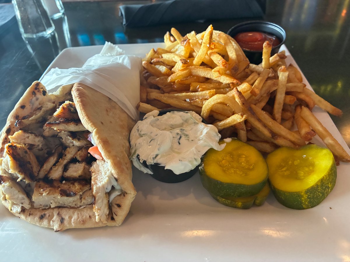 CapeCodBars's tweet photo. Absolutely delicious lunch at Tap City Grille #Hyannis last week. Their pear &amp; Gorgonzola salad is amazing &amp; their chicken souvlaki yum.
Love their fries so much which I had tons left over w/ some salad for the next day. Smoke Show #CraftCocktail was sweet &amp; spicy. #CapeCod https://t.co/LxsVhss6L8