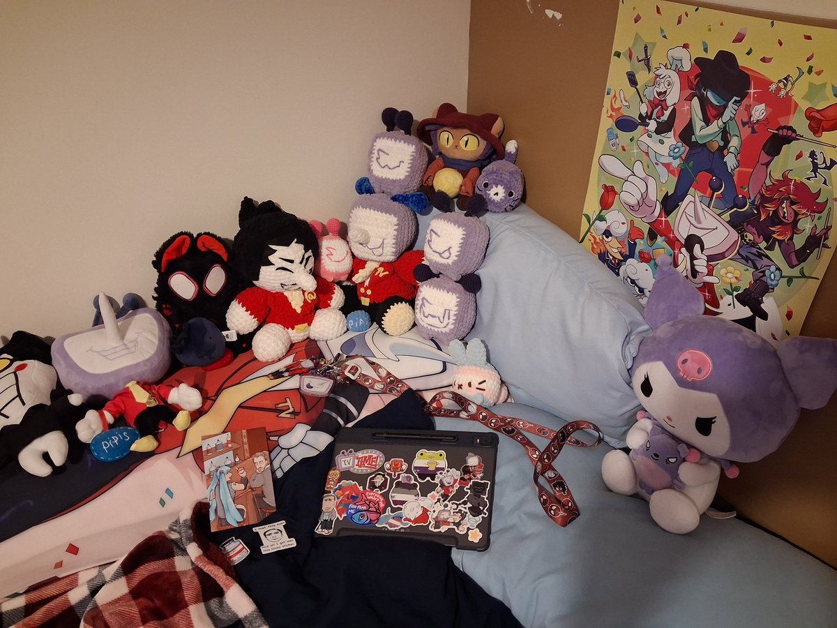 milomimoboy's tweet image. I forgot to post these here, behold the truest tenna (and deltarune) fan ever THANK YOU @Dim_Sauce for most of my fucking merch being yours...