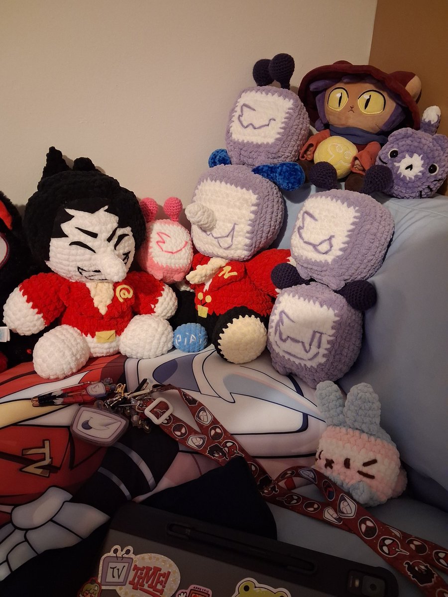 milomimoboy's tweet image. I forgot to post these here, behold the truest tenna (and deltarune) fan ever THANK YOU @Dim_Sauce for most of my fucking merch being yours...