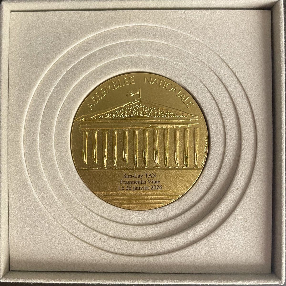 sunlaytan's tweet photo. Une reconnaissance collective pour un engagement partagé 🙏
@FragmentisVitae Asia et moi avons eu l’honneur de recevoir la médaille de l’Assemblée nationale. Elle récompense un travail de #mémoire collectif. Merci aux soutiens, bénévoles et partenaires. Nous continuons.#Cambodge https://t.co/HI6zgyqaq7