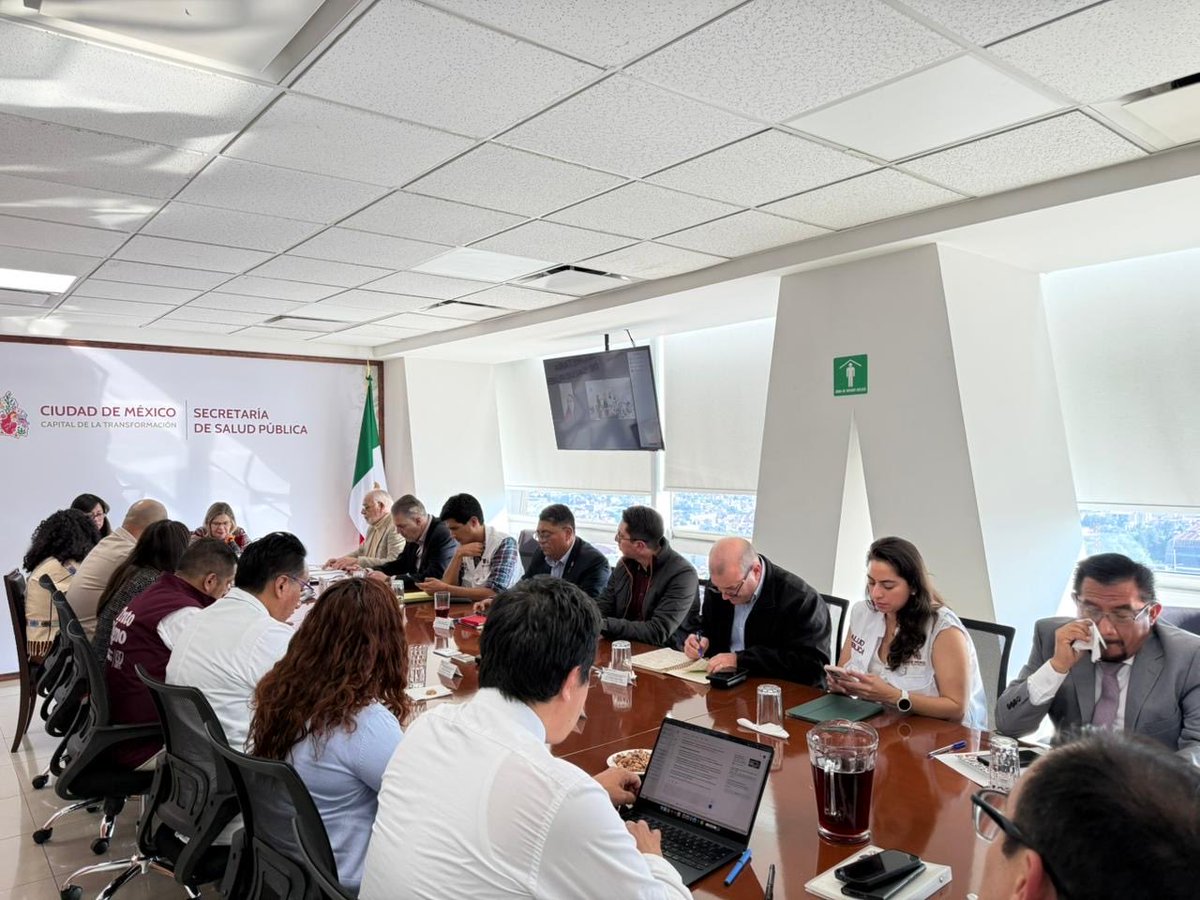 SSaludCdMx's tweet photo. El día de hoy tuvimos una reunión con el Comando Estatal Interinstitucional del Sector Salud #CEISS, para seguir coordinando acciones en beneficio de toda la población capitalina. ✨
#CapitalDeLaTransformación https://t.co/7Ho4XRVllL