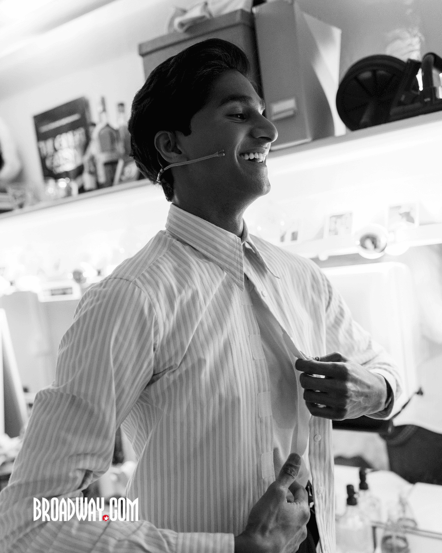 broadwaycom's tweet photo. Behind the scenes, old sport! See Jeremy Jordan, Aisha Jackson, and the cast of THE GREAT GATSBY get Broadway ready. 

See the full photo gallery: https://t.co/5CMpbPuwNp 

📸: Sergio Villarini for https://t.co/IUTizHt5FJ 

#broadway #thegreatgatsby #jeremyjordan #aishajackson https://t.co/STpkpUu53I