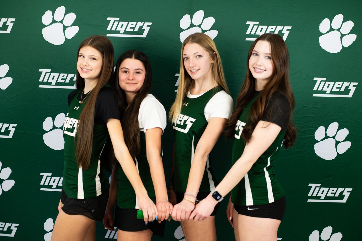 HudsonFallsCSD's tweet photo. At the Foothills Indoor Track and Field Championships the girls team produced 3 Champions! Brynn Terry won the 300m dash, Charlee Marshall-Pratt won the high jump and the 4x200m relay team of Caylee Hunt, Alyssa Collins, Charlee Marshall Pratt and Brynn Terry won.

#HFTigerPride https://t.co/N4J6NGMoLq