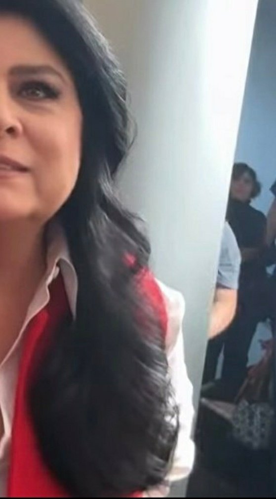 Su cabello por dios!!!!  💄💋😫